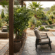 Oasis para el exterior. Zonas lounge y comedor bajo una pérgola